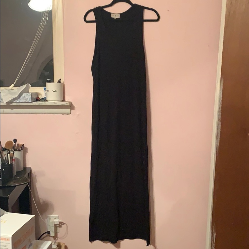 Black sleeveless dress